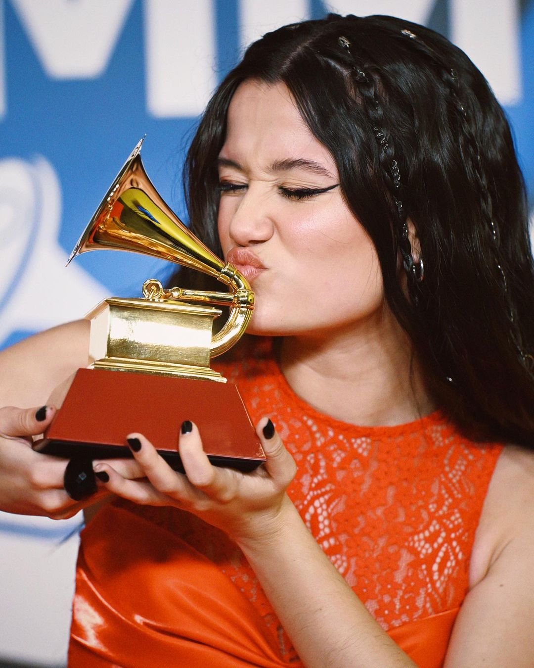 La Venezolana Joaquina Gana En Los Premios Latin Grammy Como Mejor