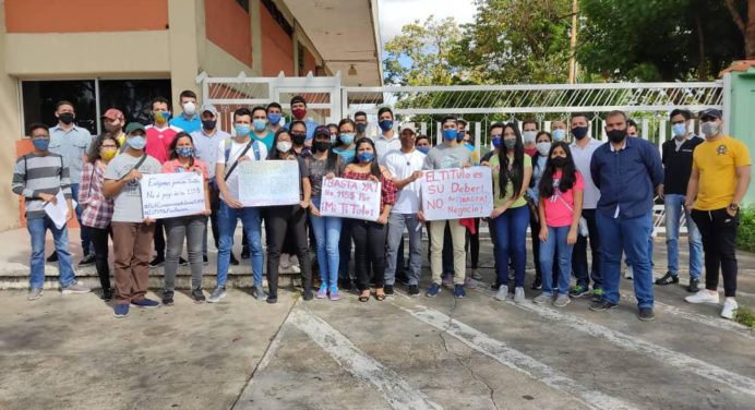 Protestan alto costo del paquete de grado en el IUP «Santiago Mariño»