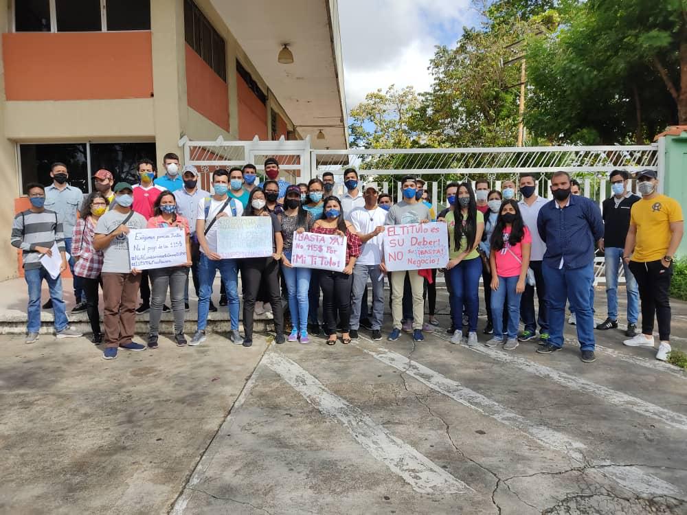 Protestan alto costo del paquete de grado en el IUP «Santiago Mariño»