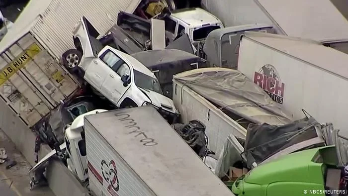 Accidente en Texas involucró a más de 130 vehículos