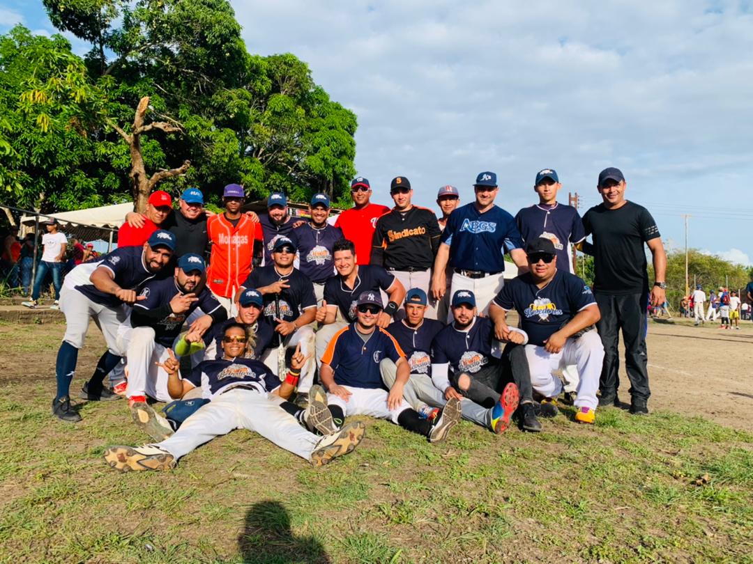 Realizan octogonal de softbol en Punceres