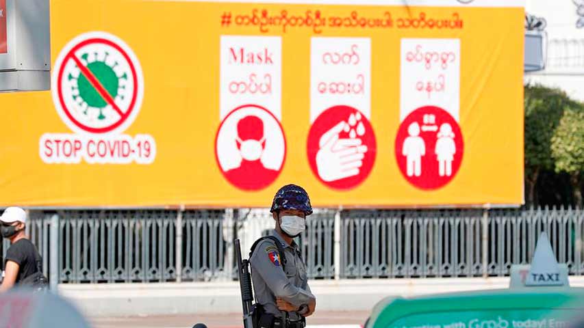 Birmania bloquea Facebook mientras aumentan críticas al golpe militar