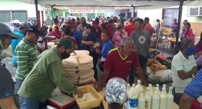 Feria productiva ofreció alimentos a precios solidarios en Punceres