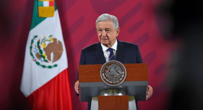 López Obrador reaparece en público tras recuperarse del covid-19