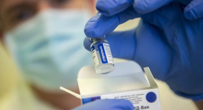 Rusia registró su tercera vacuna anticovid
