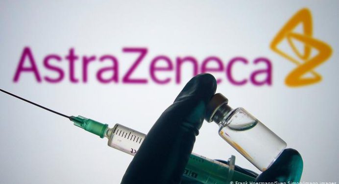 Vacuna anticovid AstraZeneca tiene más beneficios que riesgos