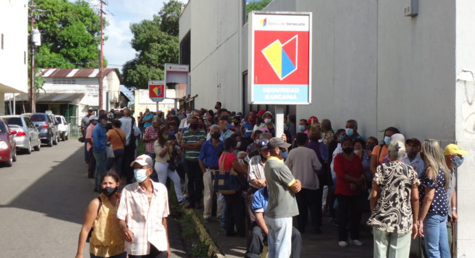 Pensionados salieron a cobrar abono del IVSS este 21 de marzo en Maturín