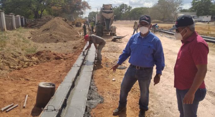 Obras Públicas ejecuta vaciado de brocales en el campo de Carabobo