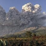 El volcán Sinabung en plena actividad