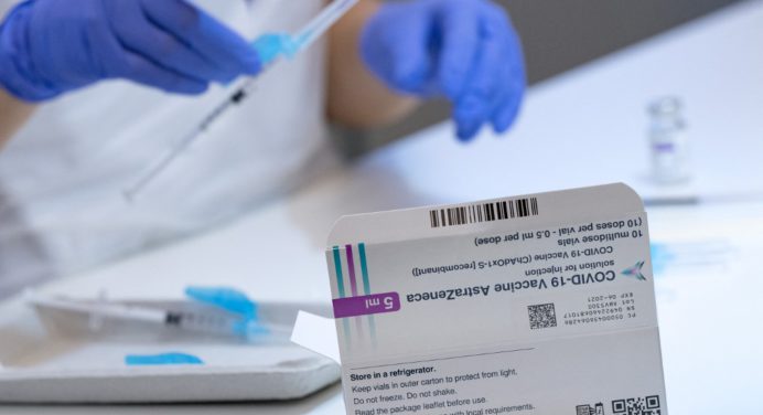 Berlín suspendió la vacuna AstraZeneca para menores de 60 años