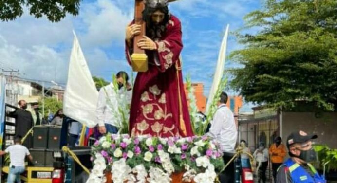 Feligresía pidió de rodillas cese de la pandemia al Nazareno en Maturín
