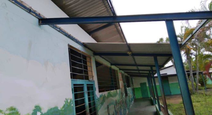 Hampa desmantela techos en escuela Fe y Alegría de Sabana Grande