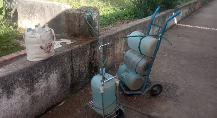 Vecinos de Los Guaritos denuncian que tienen un año sin agua potable