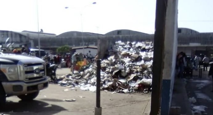 Vecinos de Los Bloques exigen saneamiento del mercado municipal