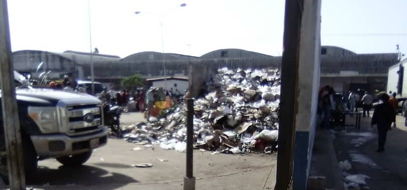 Vecinos de Los Bloques exigen saneamiento del mercado municipal