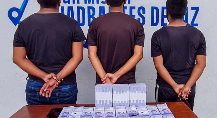 Detenidos por llevar tres millardos de bolívares en billetes nuevos