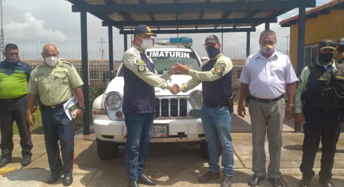 Alcalde Wilfredo Ordaz entrega nueva patrulla a estación policial Monterrey