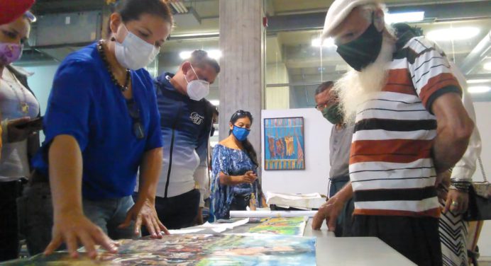 Artistas plásticos asesoran a movimientos sociales para crear murales del Bicentenario