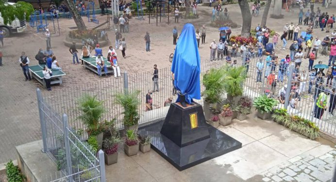 Estatua de José Gregorio Hernández tallada en Caripito unifica la medicina y la fe