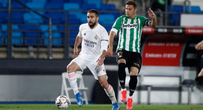 Real Madrid afloja su lucha por la cima al empatar con el Betis