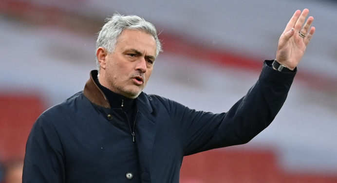 Tottenham destituyó a José Mourinho como entrenador