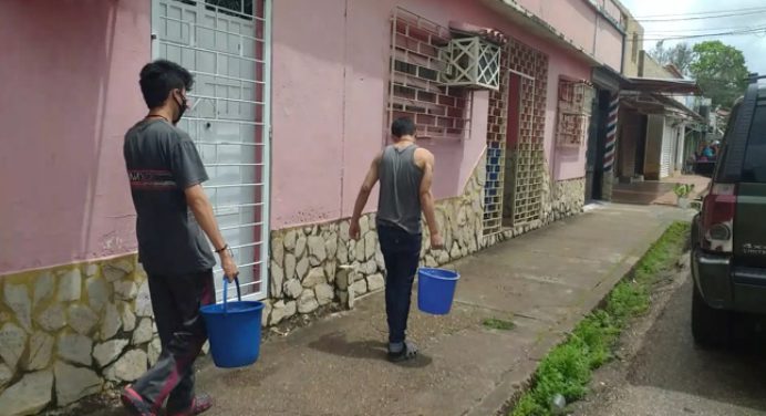 Vecinos de la calle Barreto llevan más de 10 años sin el servicio de agua