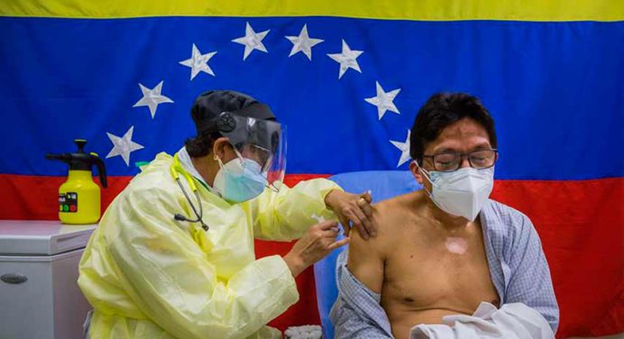 CEV pide al gobierno vacunar a la población
