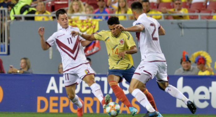Aficionados protestan contra la Copa América en Colombia