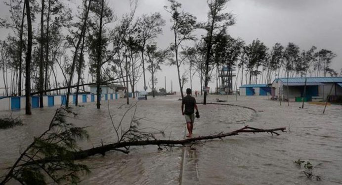 Ciclón Yaas se debilita tras causar 12 muertos en India y Bangladesh