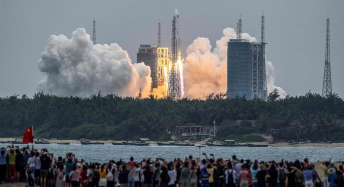 Cohete chino fuera de control entrará en la atmósfera este fin de semana