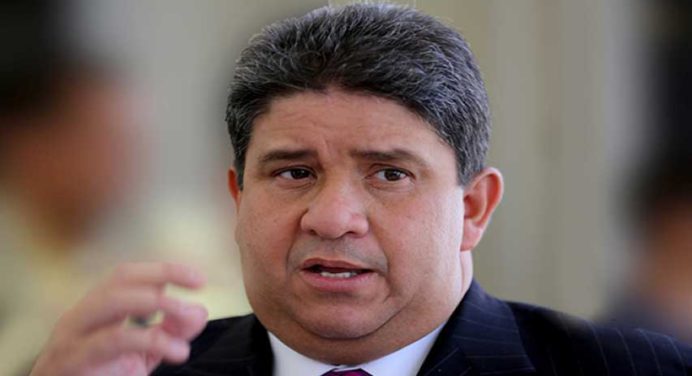 Correa insta a unidad opositora para el 21-N