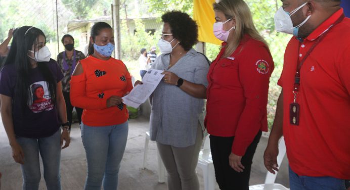 Gobernación y MinMujer entregaron 152 títulos de tierras a 256 monaguenses