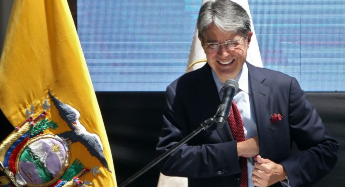 Lasso marca el fin de la era Correa y hereda un país con una triple crisis