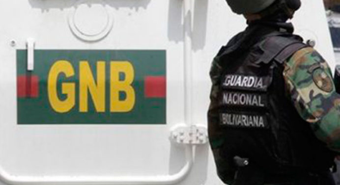 Tres detenidos por transportar 175 panelas de cocaína en un autobús