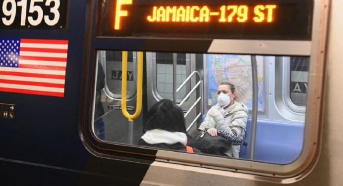 Hasta septiembre será obligatorio uso de mascarillas en el transporte público de EE.UU