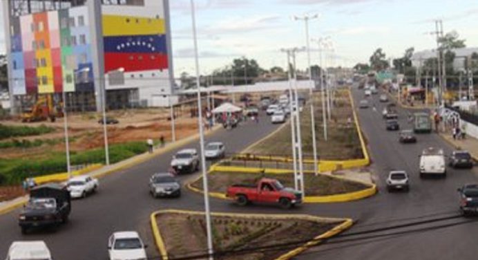 Nodo Hugo Chávez a oscuras por cortocircuito en el alumbrado público
