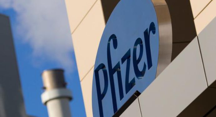 Presidente de Pfizer rechaza suspender patentes de vacunas contra Covid-19