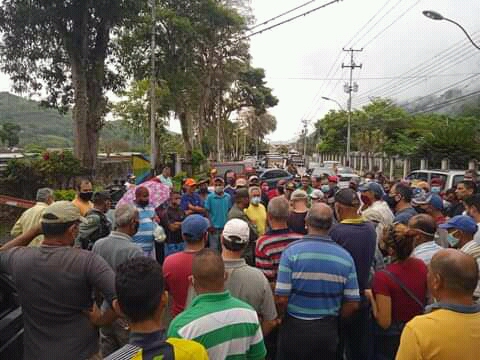 productores y choferes protestan por escasez de gasolina y gasoil en caripe laverdaddemonagas.com fb img 16224818852639316