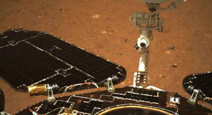 Rover chino Zhurong envía sus primeras imágenes desde Marte