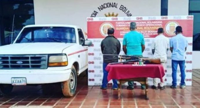 Tenían cuatro escopetas en un vehículo y los capturó la GNB en Aguasay