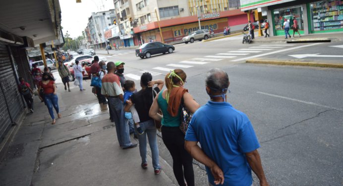 Transportistas piratas cobran un millón de bolívares el pasaje por pago móvil