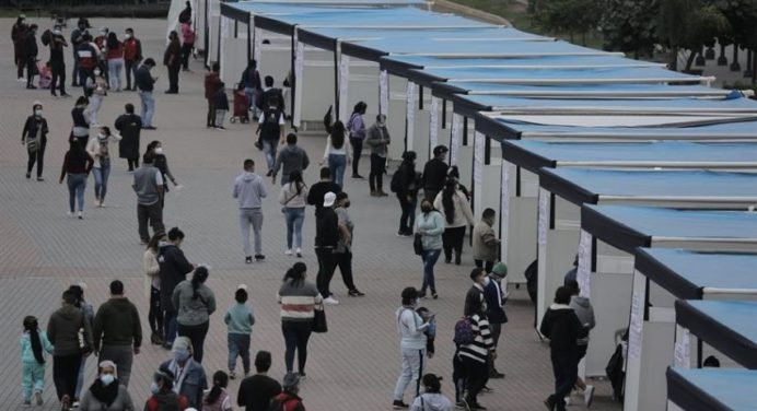 Elecciones en Perú avanzan con normalidad