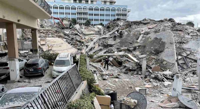 Hallan cadáveres de dos venezolanos entre escombros del edificio colapsado en Miami
