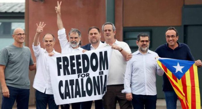 Independentistas catalanes indultados por el Gobierno español salieron de prisión