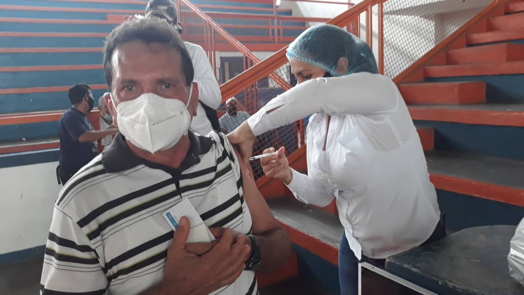 Más de 2 mil personas fueron vacunadas en el polideportivo de Maturín