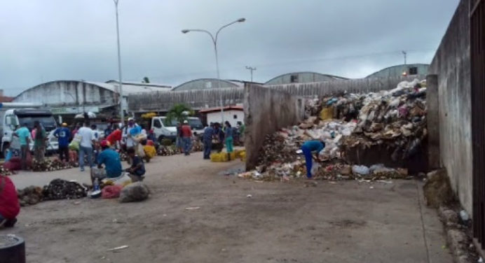 Maturineses piden saneamiento para el mercado municipal de «Los Bloques»