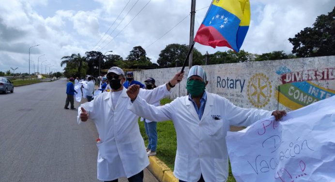 Médicos protestan en Maturín para exigir jornada de vacunación masiva anticovid-19