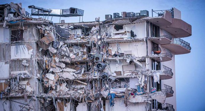 Suben a 4 los muertos por desplome de edificio en Miami