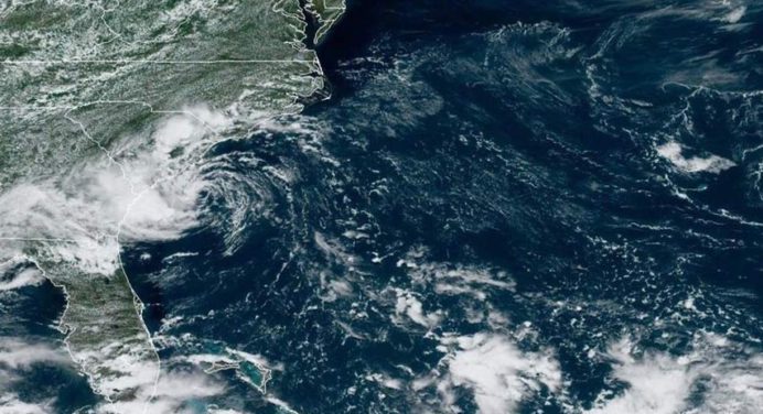 Tras la tormenta Danny avanzan dos ondas tropicales hacia el Caribe