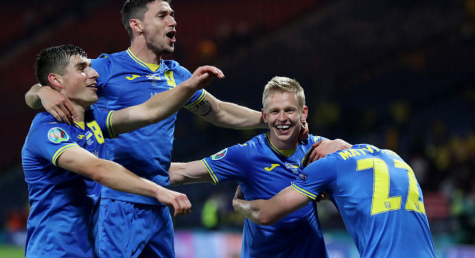 Ucrania logró un agónico triunfo ante Suecia y jugará los cuartos de final de la Eurocopa